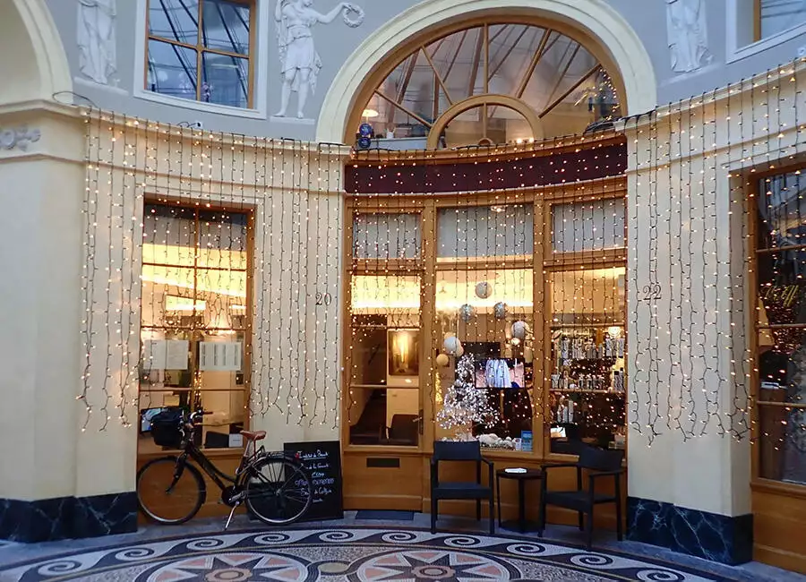 Shopping on the Covered Passages tour