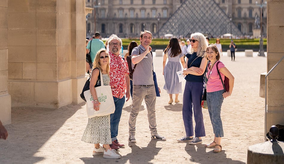 Guide talking outside of the Louvre
