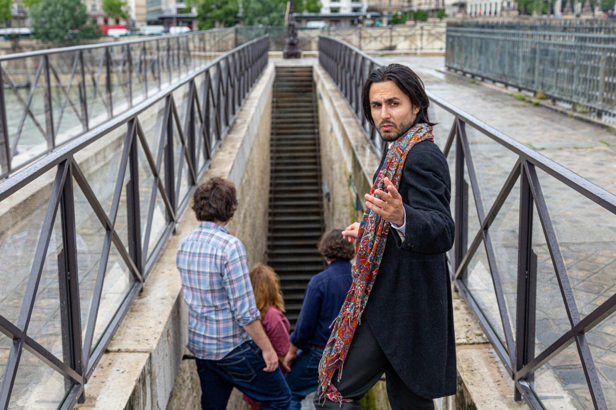 Paris: The Dark Side of the City of Lights: Immersive Tour with an Actor-Guide